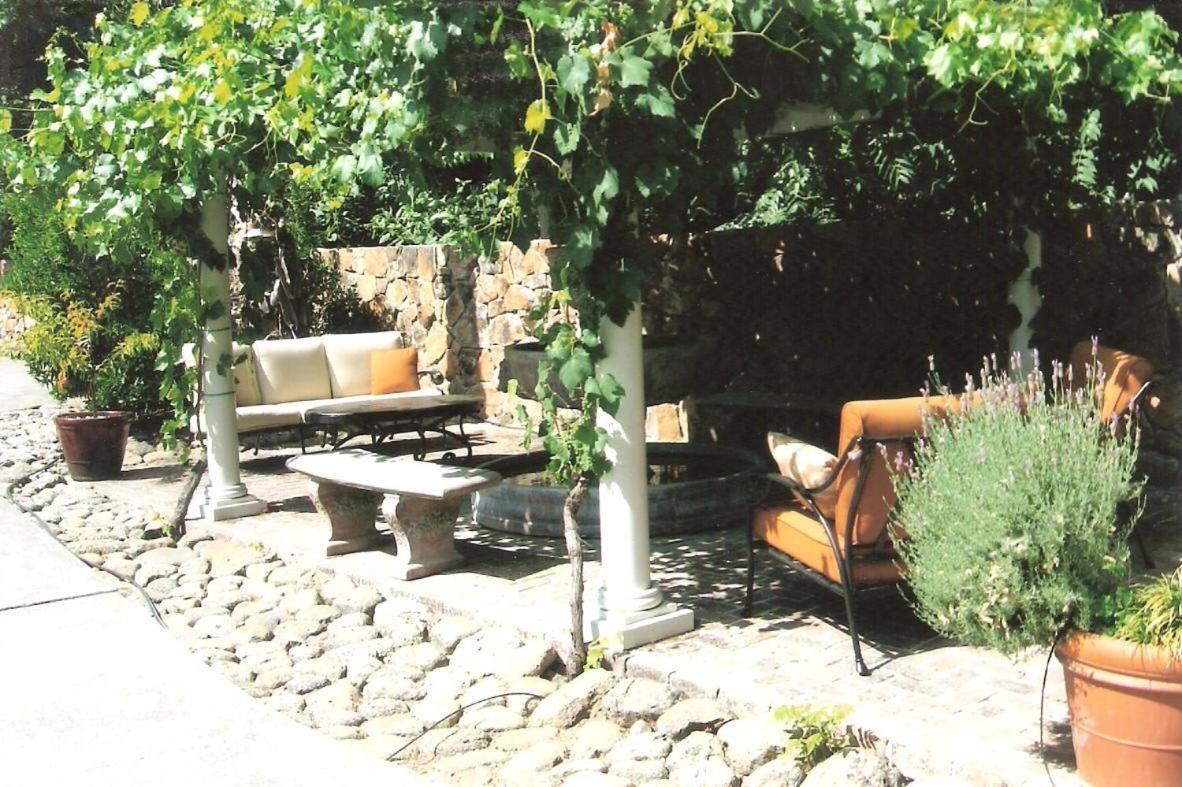Spanish Villa Inn Сент-Гелена Екстер'єр фото