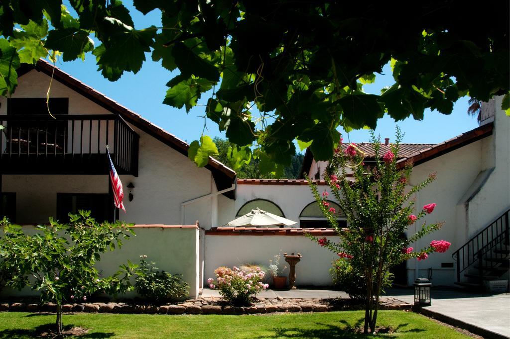 Spanish Villa Inn Сент-Гелена Екстер'єр фото